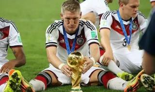 大力神杯绿色的是翡翠吗 大力神杯是纯金的吗